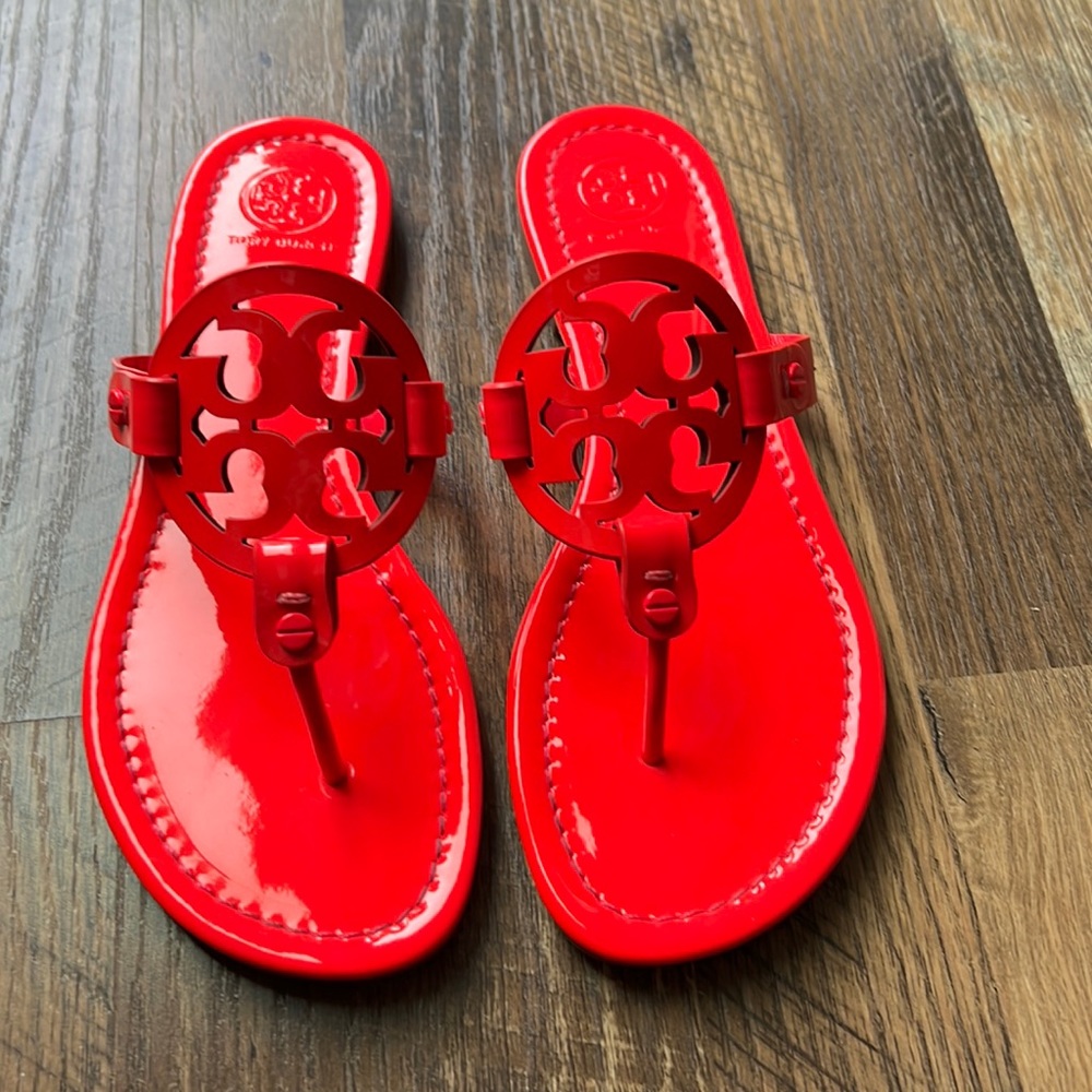 Tory Burch Fluorescent Fuchsia Millers Size 7